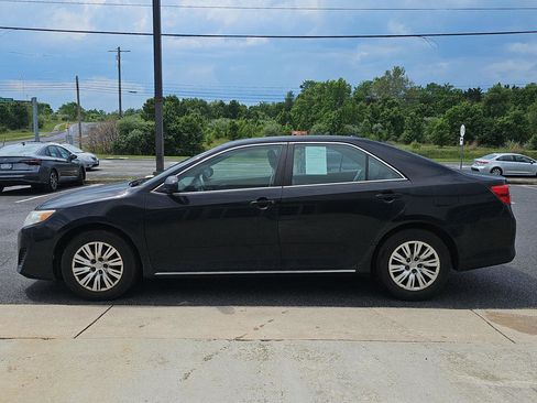 Used 2014 Toyota Camry LE FWD image 3