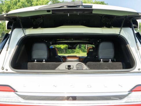 Used 2020 Lincoln Navigator Reserve w/ Luxury Package AWD/4WD image 9