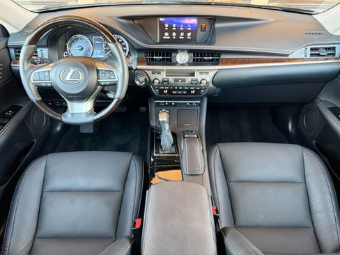 Used 2017 Lexus ES 350 w/ Navigation System Package image 5