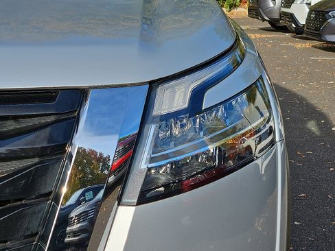 Certified 2023 Nissan Pathfinder SL image 8