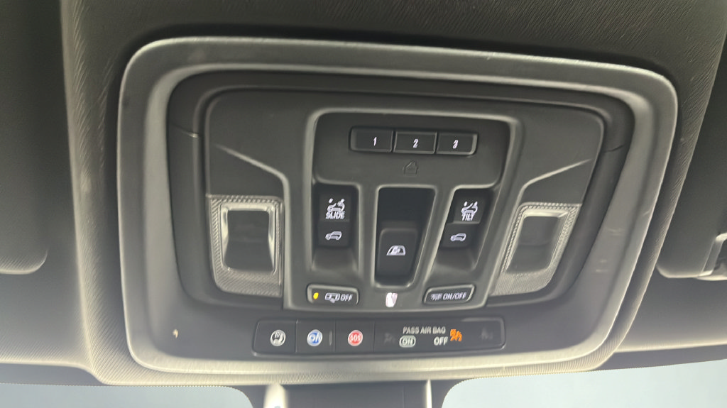 Used 2020 Chevrolet Silverado 3500 High Country w/ Technology Package AWD/4WD image 24