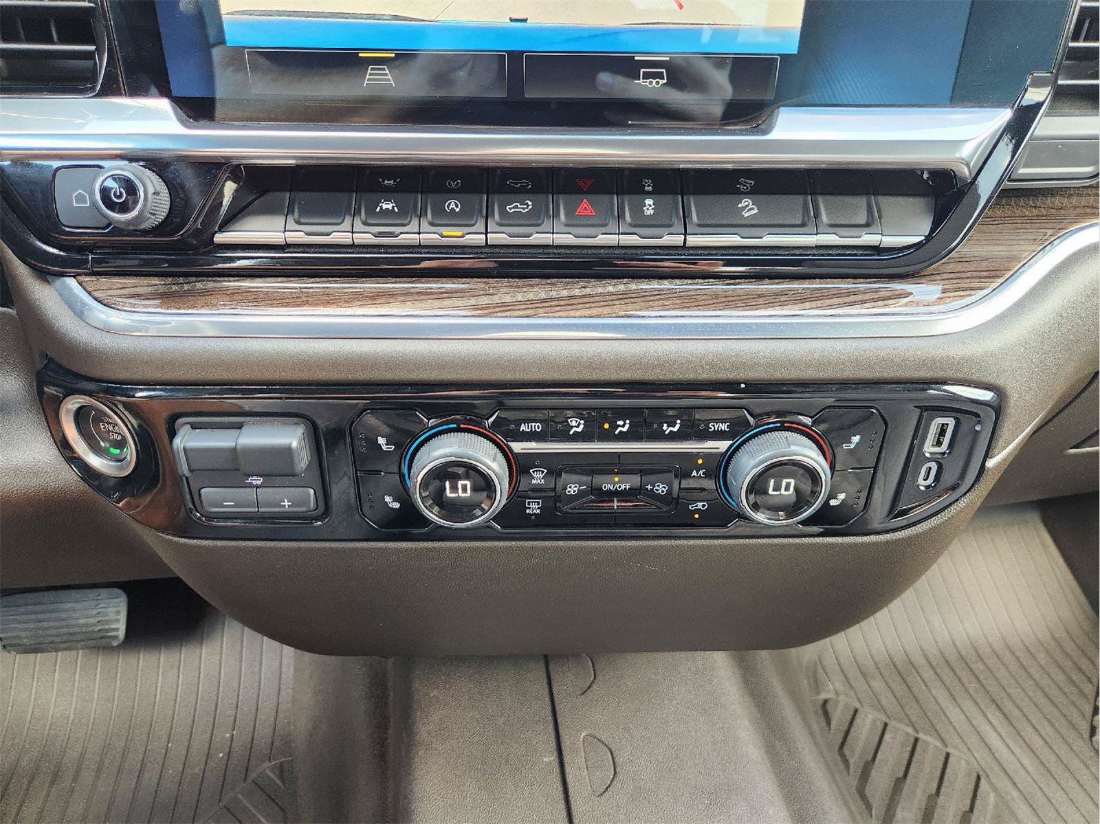 Used 2024 Chevrolet Silverado 1500 RST AWD/4WD image 18