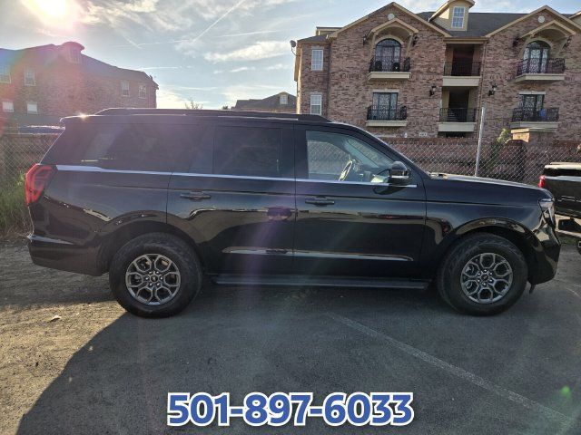Used 2026 Ford Expedition Active RWD image 3