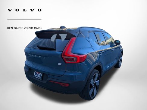 Used 2023 Volvo XC40 Recharge Plus image 3