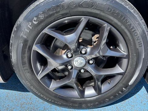 Used 2018 Chrysler Pacifica Limited FWD image 36