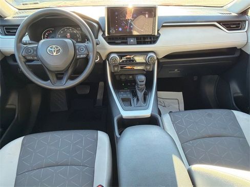 Used 2025 Toyota RAV4 XLE image 22