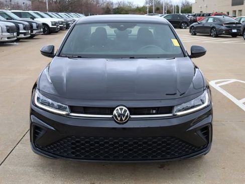 Used 2025 Volkswagen Jetta Sport image 2