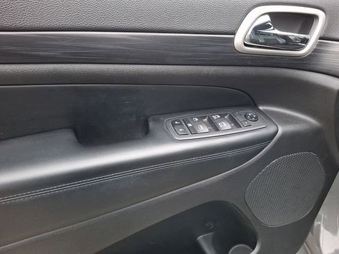 Used 2020 Jeep Grand Cherokee Altitude image 12