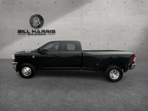 Used 2024 RAM 3500 Tradesman w/ Chrome Appearance Group AWD/4WD image 9