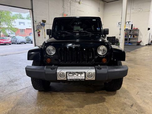 Used 2011 Jeep Wrangler Unlimited Sahara w/ Connectivity Group AWD/4WD image 2