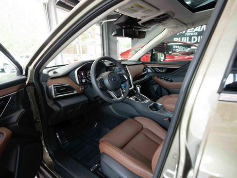 Used 2025 Subaru Outback Touring w/ Popular Package #2 AWD/4WD image 8