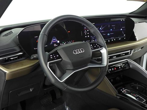 Used 2025 Audi Q5 Premium w/ Convenience Package image 31