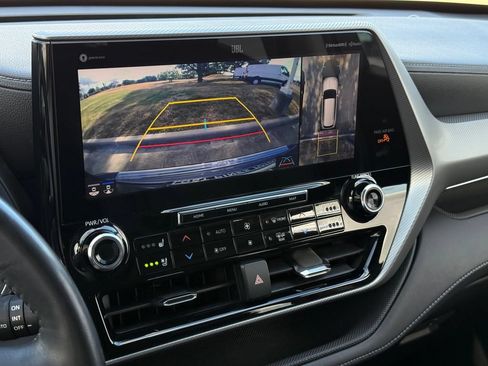 Used 2021 Toyota Highlander Platinum FWD image 15