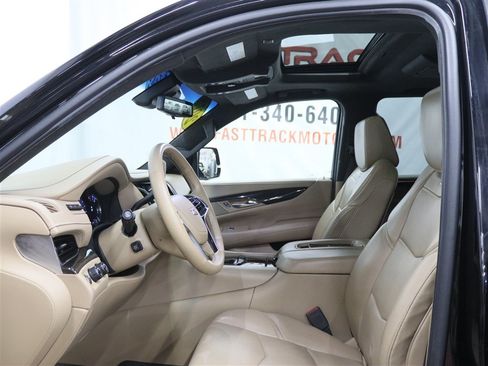 Used 2018 Cadillac Escalade ESV Platinum AWD/4WD image 13