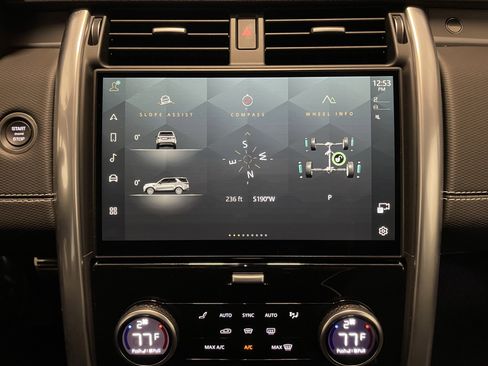 Certified 2024 Land Rover Discovery Dynamic SE image 19