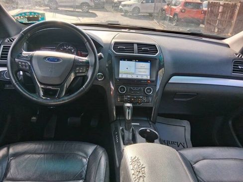 Used 2017 Ford Explorer XLT w/ Equipment Group 202A FWD image 13