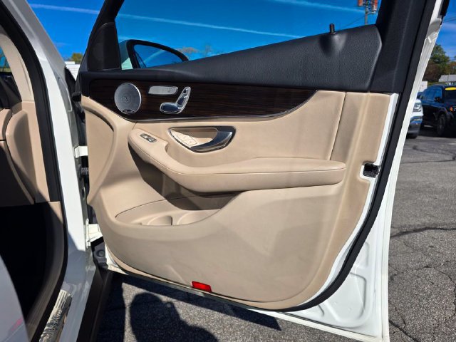 Used 2018 Mercedes-Benz GLC 300 4MATIC image 21