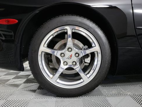 Used 2004 Chevrolet Corvette Convertible w/ Preferred Equipment Group RWD image 8