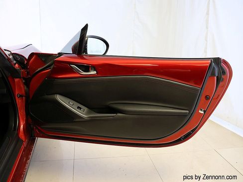 Used 2019 MAZDA MX-5 Miata RF Grand Touring image 27