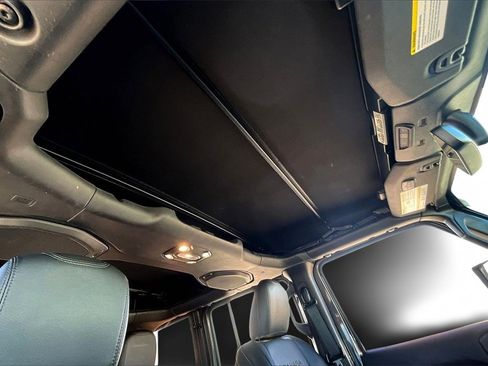 Used 2022 Jeep Wrangler Unlimited Sahara image 17