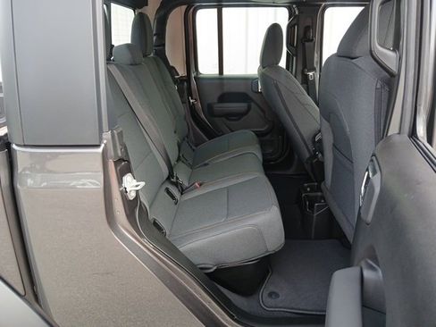 New 2025 Jeep Gladiator Sport image 28