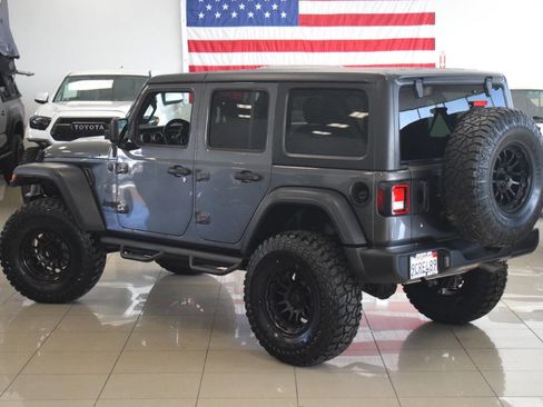 Used 2018 Jeep Wrangler Unlimited Sport S AWD/4WD image 25