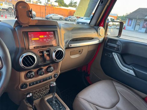 Used 2016 Jeep Wrangler Rubicon w/ Power Convenience Group AWD/4WD image 43