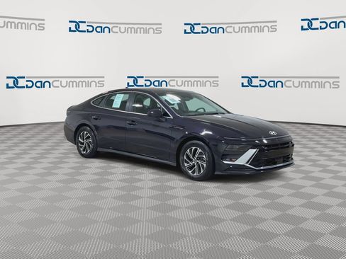 Used 2026 Hyundai Sonata Blue FWD image 2