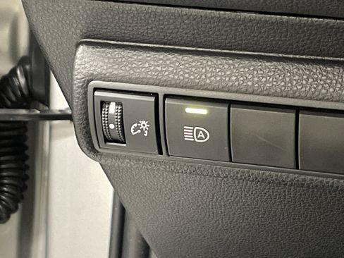 Used 2021 Toyota Corolla LE image 29