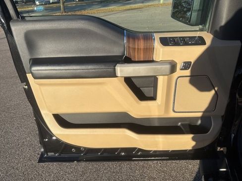 Used 2017 Ford F150 Lariat image 14