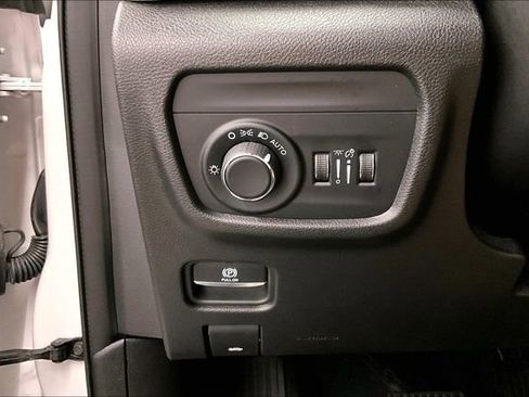 Used 2023 Jeep Grand Cherokee Altitude AWD/4WD image 38