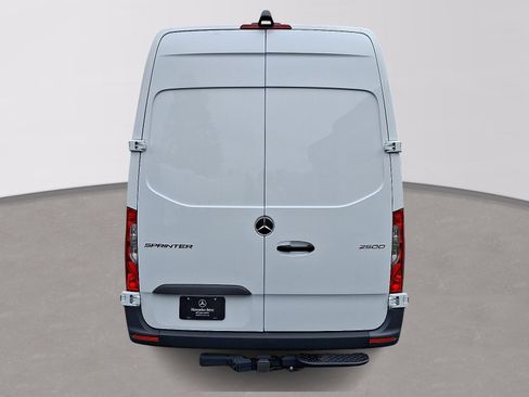 Used 2024 Mercedes-Benz Sprinter 2500 image 5