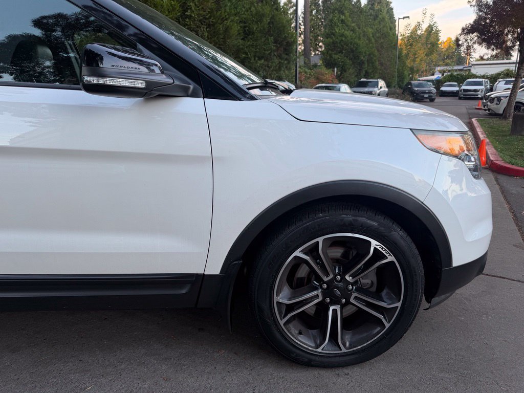 Used 2015 Ford Explorer Sport w/ Equipment Group 401A AWD/4WD image 3