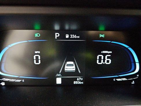 Certified 2025 Hyundai Elantra Sport image 2