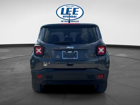 Used 2023 Jeep Renegade Latitude AWD/4WD image 4