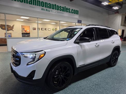 Used 2020 GMC Terrain SLT w/ Preferred Package AWD/4WD image 2