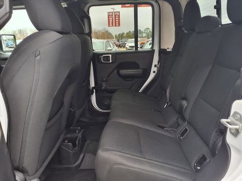 Used 2021 Jeep Gladiator Sport image 9