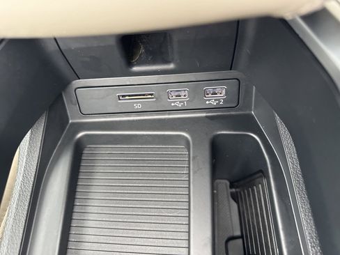 Used 2019 Audi e-tron Prestige w/ Prestige Package image 28