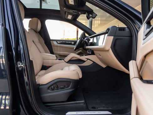 Certified 2025 Porsche Cayenne S AWD/4WD image 42