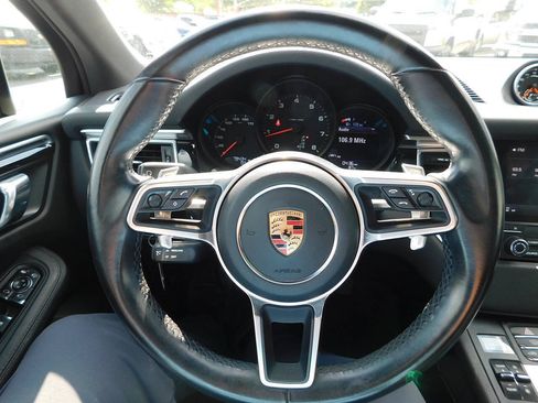 Used 2018 Porsche Macan AWD/4WD image 19