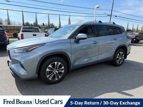 Used 2022 Toyota Highlander XLE AWD/4WD image 14
