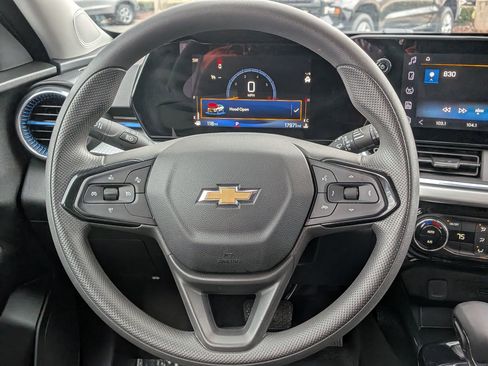 Used 2025 Chevrolet Trax LT image 20