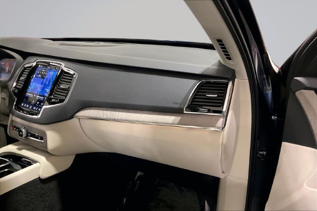 Certified 2025 Volvo XC90 T8 Plus w/ Protection Package Premier AWD/4WD image 20