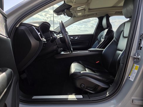 Used 2024 Volvo S60 B5 Plus image 12