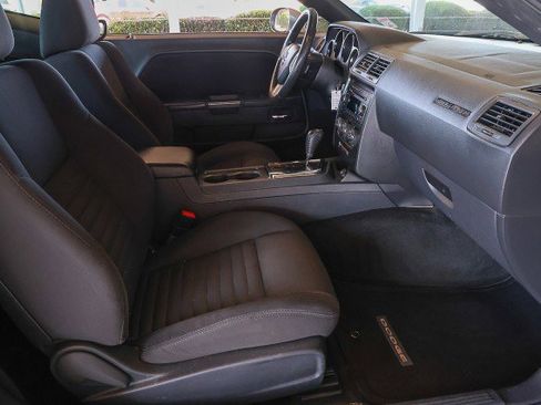 Used 2013 Dodge Challenger SXT image 24