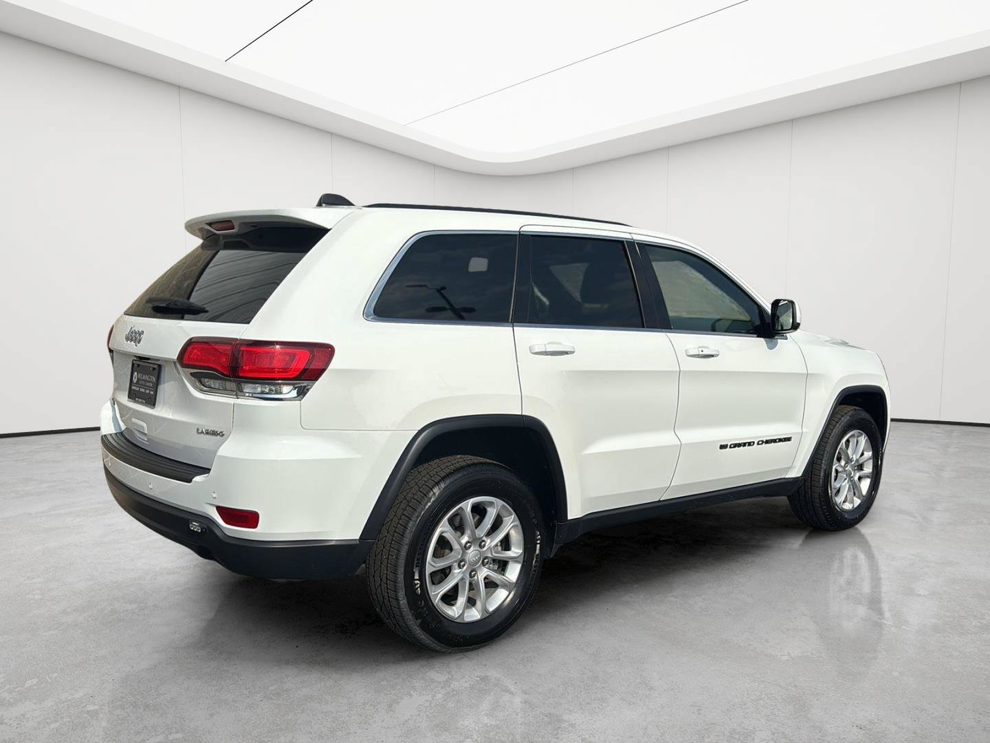 Used 2022 Jeep Grand Cherokee Laredo X AWD/4WD image 3