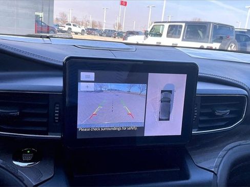 Used 2020 Ford Explorer Platinum image 19