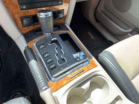 Used 2008 Jeep Grand Cherokee Limited w/ Quadra-Drive II 4X4 Group image 30