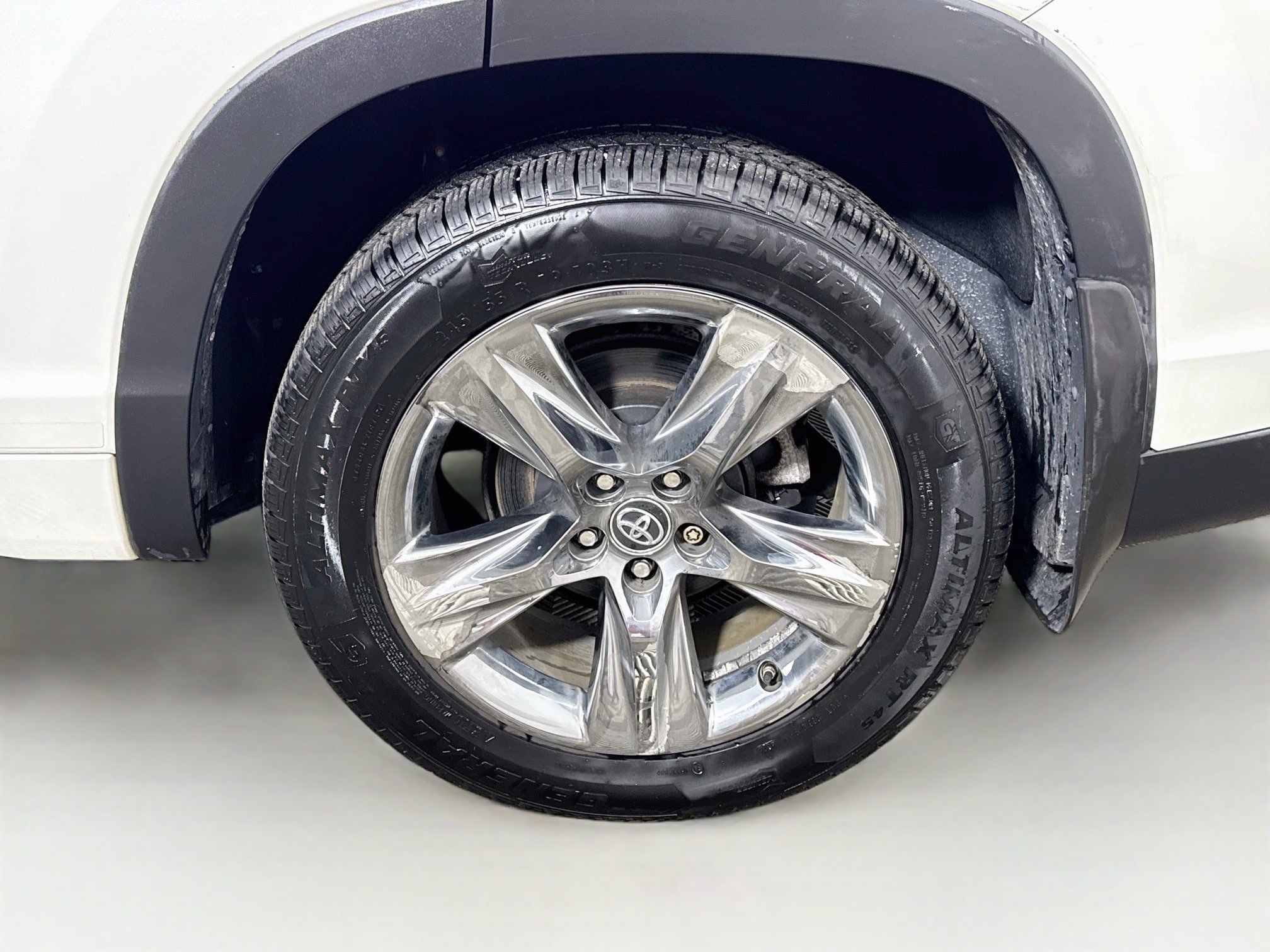 Used 2019 Toyota Highlander Limited Platinum w/ Carpet Mat Package (TMS) AWD/4WD image 28