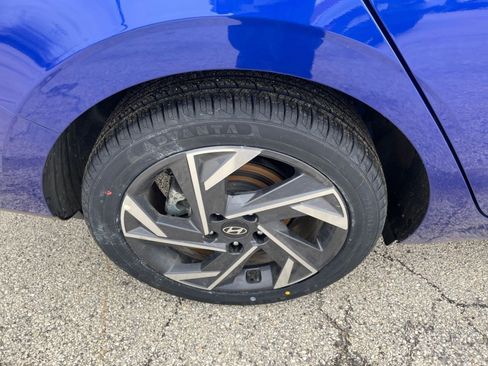 Used 2025 Hyundai Elantra SEL image 32